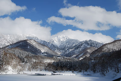 絶景の大源太湖
