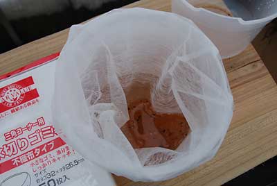 ワレドメールＡ＋ｋは、不織り布でゴミを濾して再利用します。