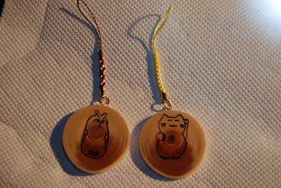 とりあえずストラップ風なのを作ってみました。
