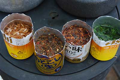 せっかく薪ストーブを焚いたので、木染めの実験をしました。