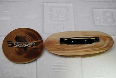 裏側です。ビス２本で金具を固定しました。