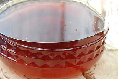 煮詰めた桜の煮汁です。