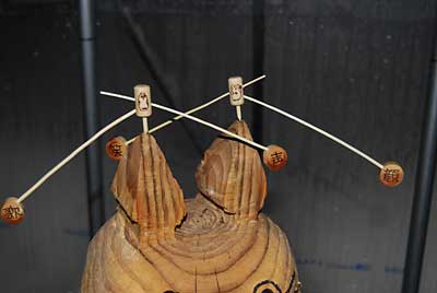 天然素材のワトコオイルを数回塗ってから最後にワトコワックスを塗って仕上げます。