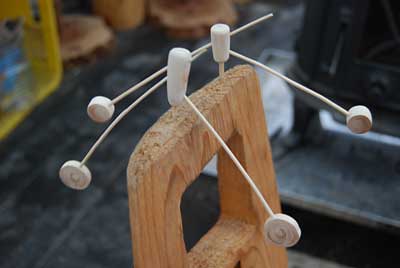 販売用のいやじろべいも何点か作りたいと思って今日は、なんとか２つ作って見ました。