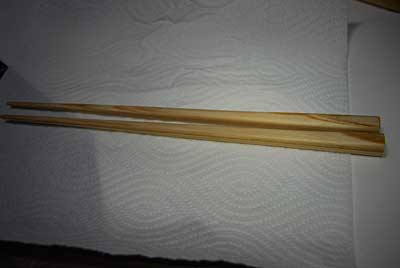 最後に杉の箸を作って今日の作業は終了にしました。