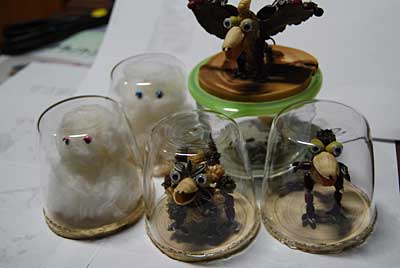 百均でプリン作り用のカップ（耐熱ガラス）を買ってきて被せました。