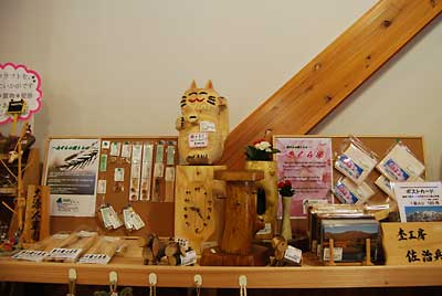招き猫君を皆さんに見ていただこうと思って、直売所に出品して来ました。