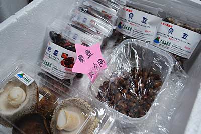 今日は、貝豆を売るぞ～。ってことで試食品を作りました。