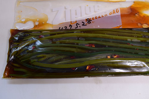 「ワラビの一本漬」を仕込みました。