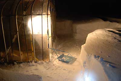 今日もハウス回りの除雪をナイターで１時間ばかりしました。