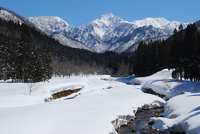 大源太川も雪解けが始まったようですが、まだまだ雪はいっぱいあります。