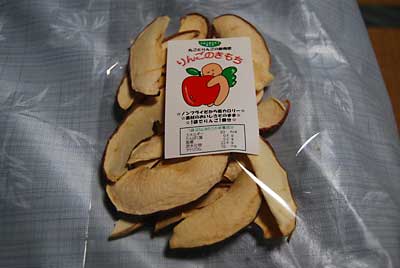 ようやくリンゴ販売の本場の長野でも乾燥リンゴの販売が始まりました。