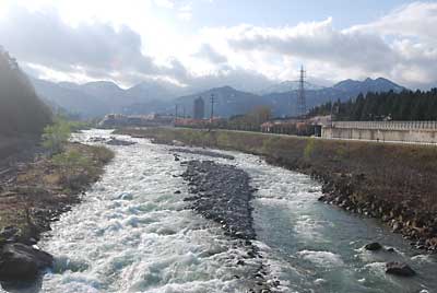 雪代がすさまじい魚野川です。