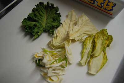 干し野菜をカップ焼きそばで試食してみることにしました。