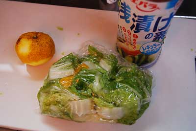 雪下白菜の試食用に浅漬けを漬けることにしました。