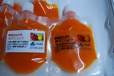 容器のラベルを透明のものに変えてみました。