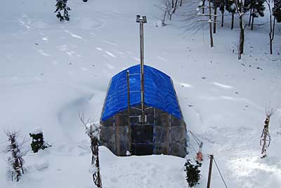 ハウス廻りの除雪をしました。