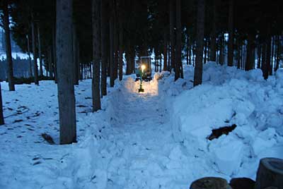 暗くなる前に、何とか除雪が終わりました。