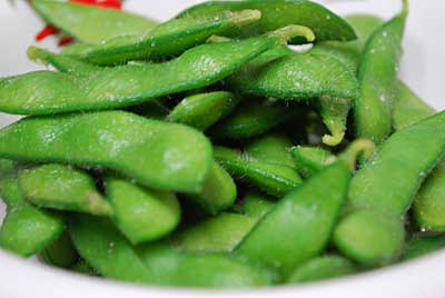枝豆の「宝石枝豆」の試食を娘たちにしてもらいました。
