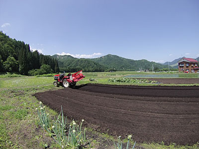 約２時間ほど掛かって、耕耘が終わりました。