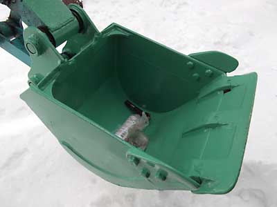 バケットに雪が着かないようワックスを塗りました。