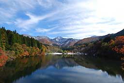 本日、正午ごろの大源太湖です