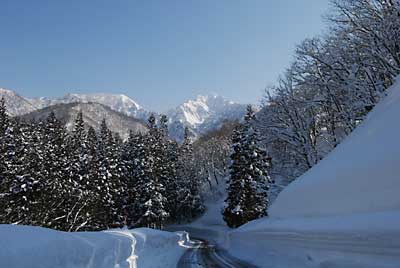 晴れるとやっぱり雪景色が最高の大源太でした。