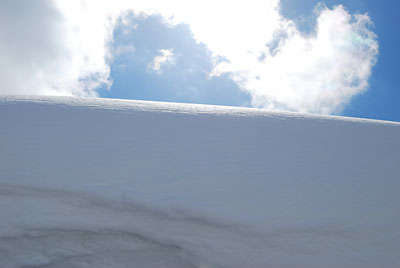 白い雪、青空、そして白い雲。きれいですよ～♪