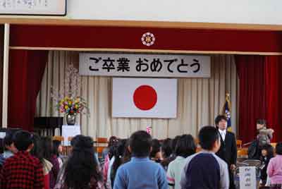 上の娘の小学校の卒業式が無事終わりました。