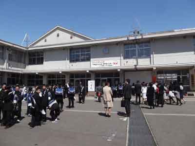 今日は、良いお天気で絶好の入学式日和になりました。