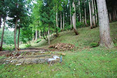 自宅裏の堰の土手の草刈完了。