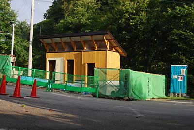 堰堤のそばのトイレは、只今改築中です。
