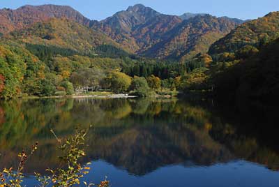 今日は快晴だったので大源太湖がきれいでした。