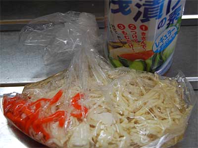 市販の浅漬けの素で漬けました。