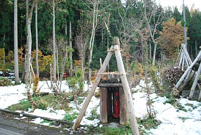 消火栓も雪囲しました。