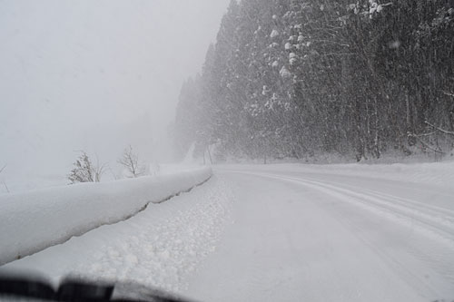 また吹雪に…。