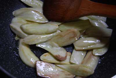 白ナス炒めを市販の料理の素を使って作ってみました。