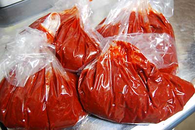 ビニール袋に４つに分けて入れて冷凍庫で保管します。