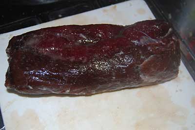 桜のチップでシカ肉の燻製を作ることにしました。