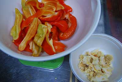 綿と種を入れて味噌を作ってみることにしました。