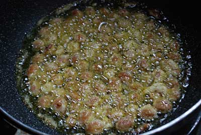 豆シリーズ第三弾は、桑の木豆のカリカリ揚げです。