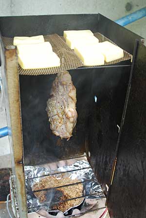 定番のチーズと鶏のモモ肉です。