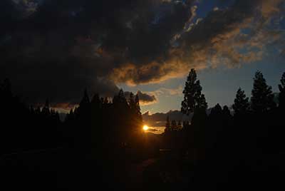 作業が終わって家に帰る時、ご褒美か？夕陽がきれいでした。