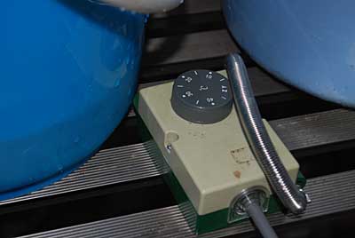 こちらが電気ヒーターのサーモスタットです。